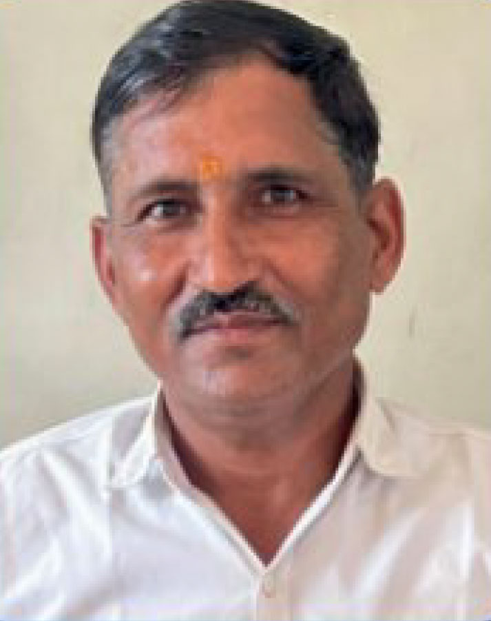 श्री लक्ष्मीनारायण शर्मा (प्रधान) 